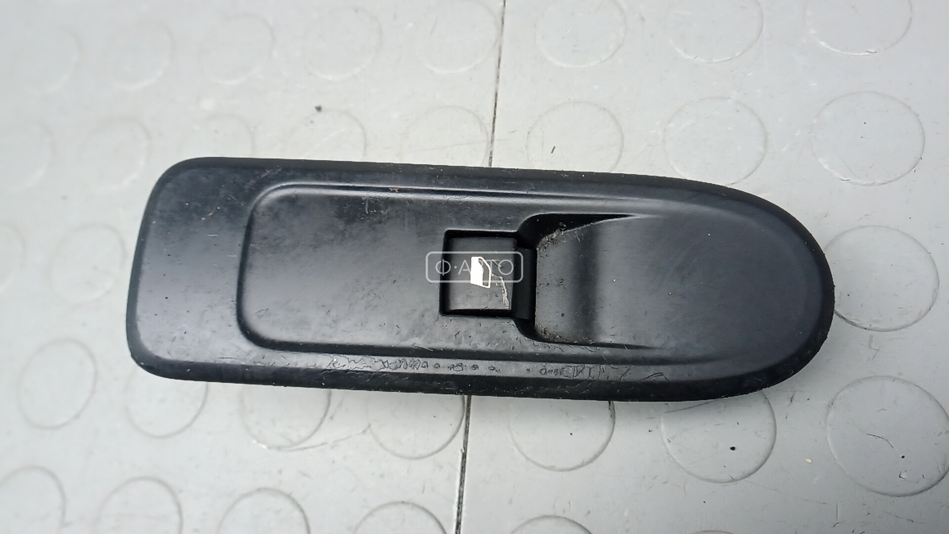 Кнопки стеклоподъемника