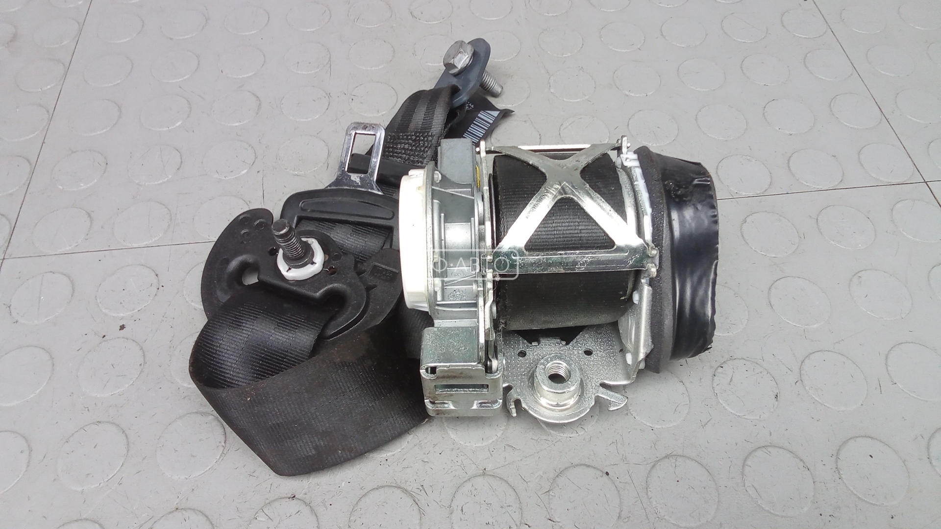 Ремень безопасности с пиропатроном сиденья переднего