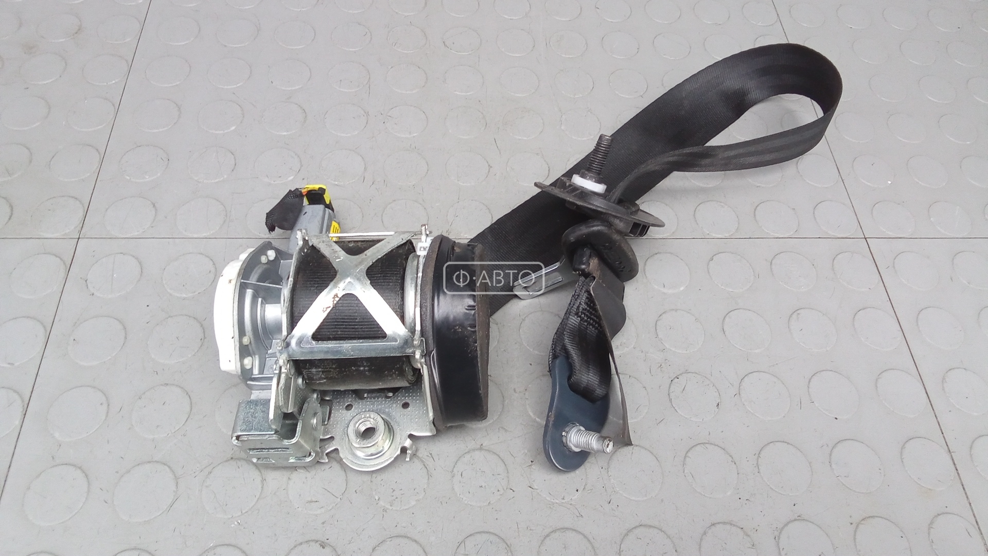 Ремень безопасности с пиропатроном сиденья переднего