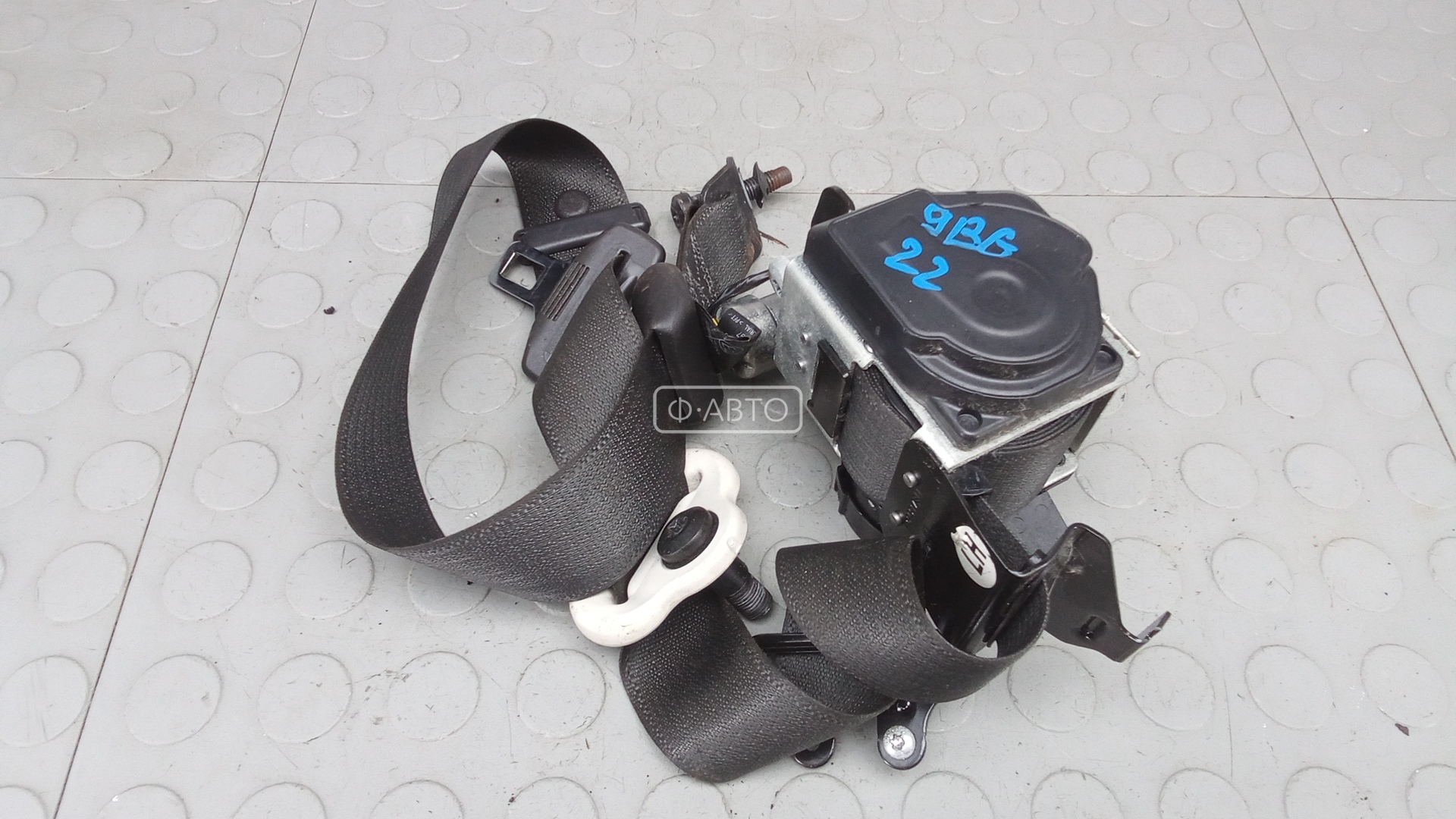 Ремень безопасности с пиропатроном сиденья переднего