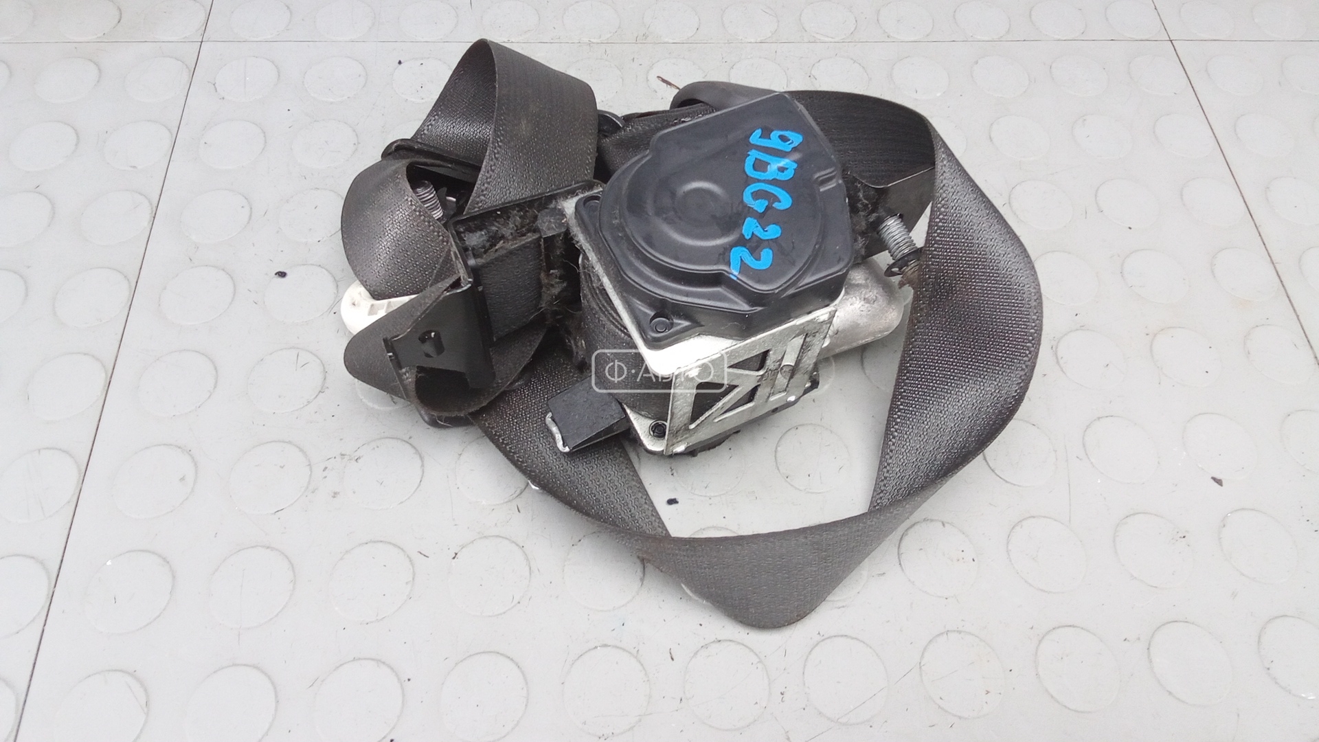 Ремень безопасности с пиропатроном сиденья переднего