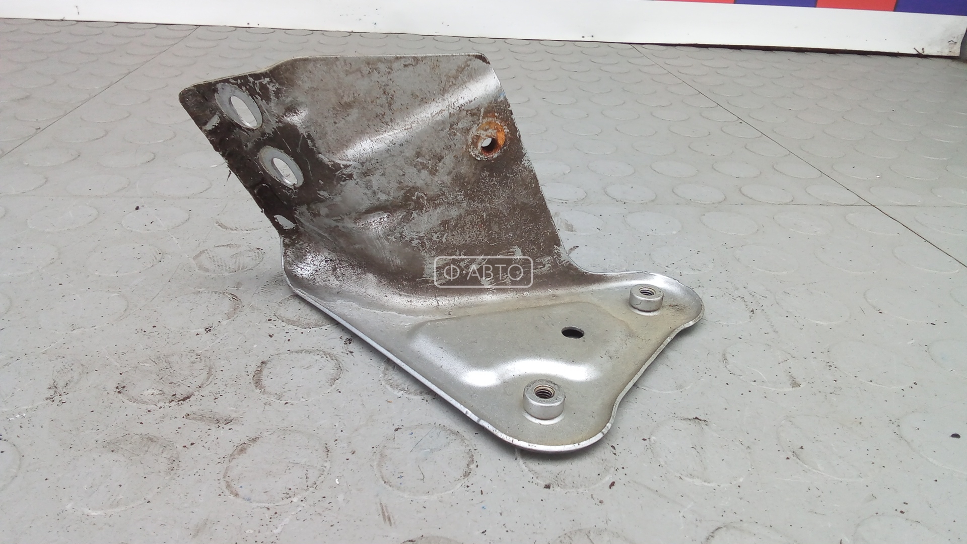 кронштейн крепления крыла