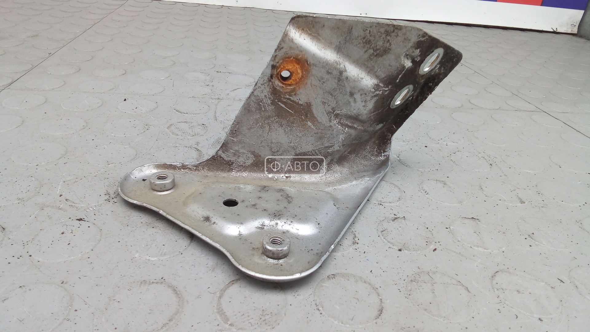 кронштейн крепления крыла