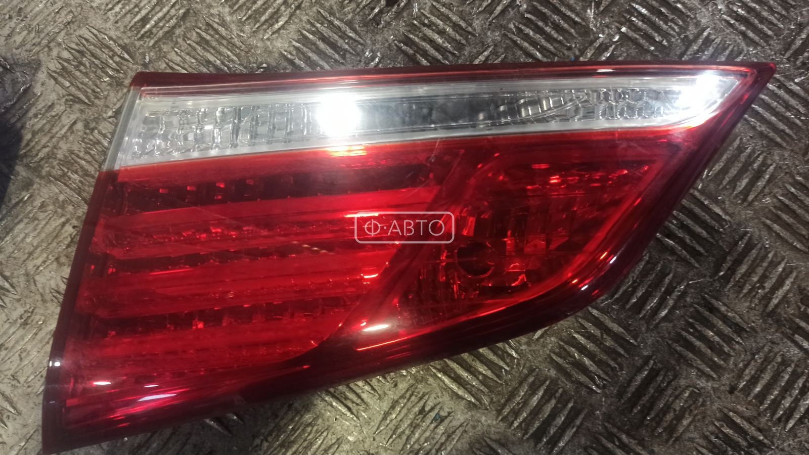 Фонарь правый крышки багажника