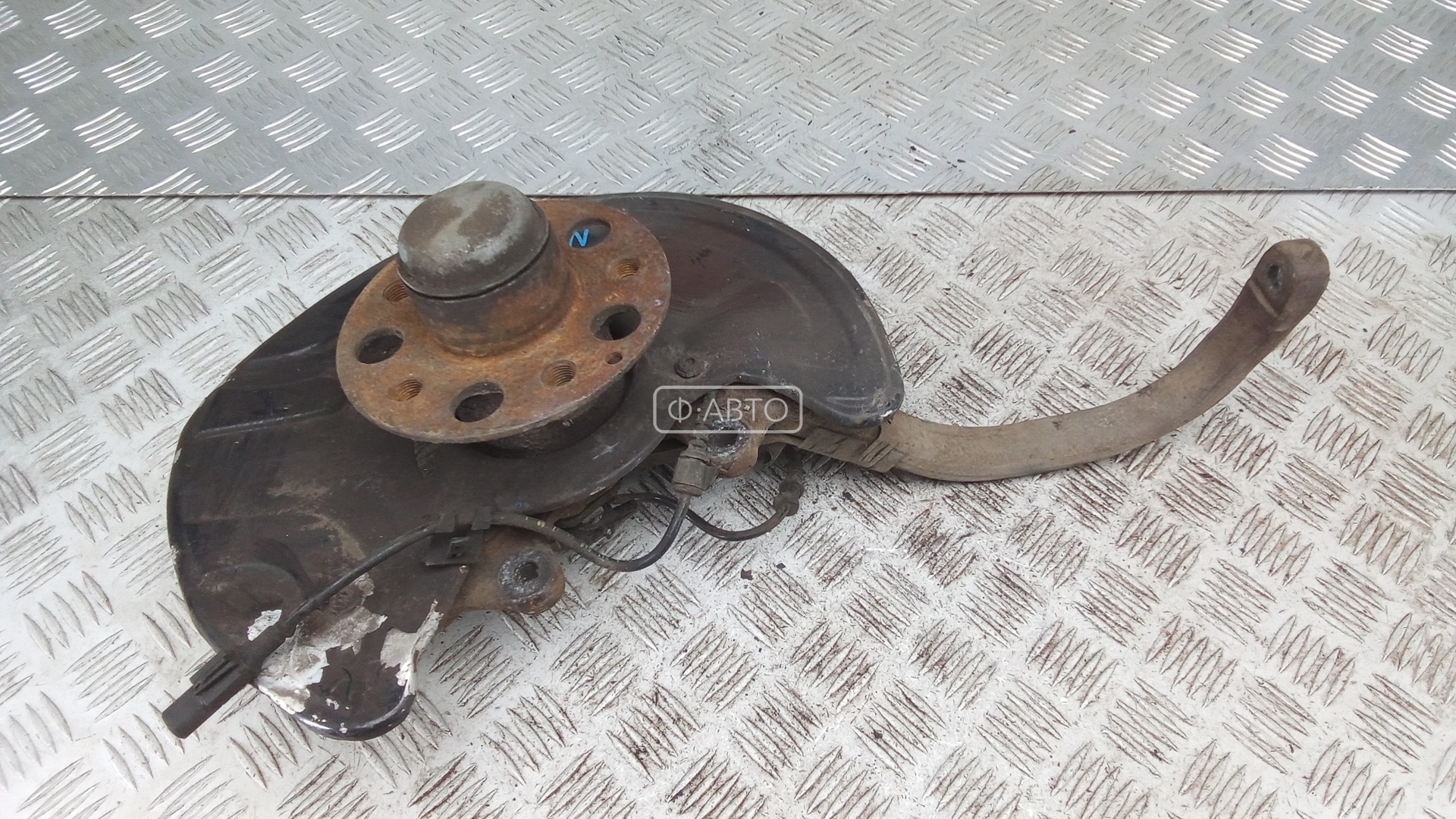 Ступица передняя левая