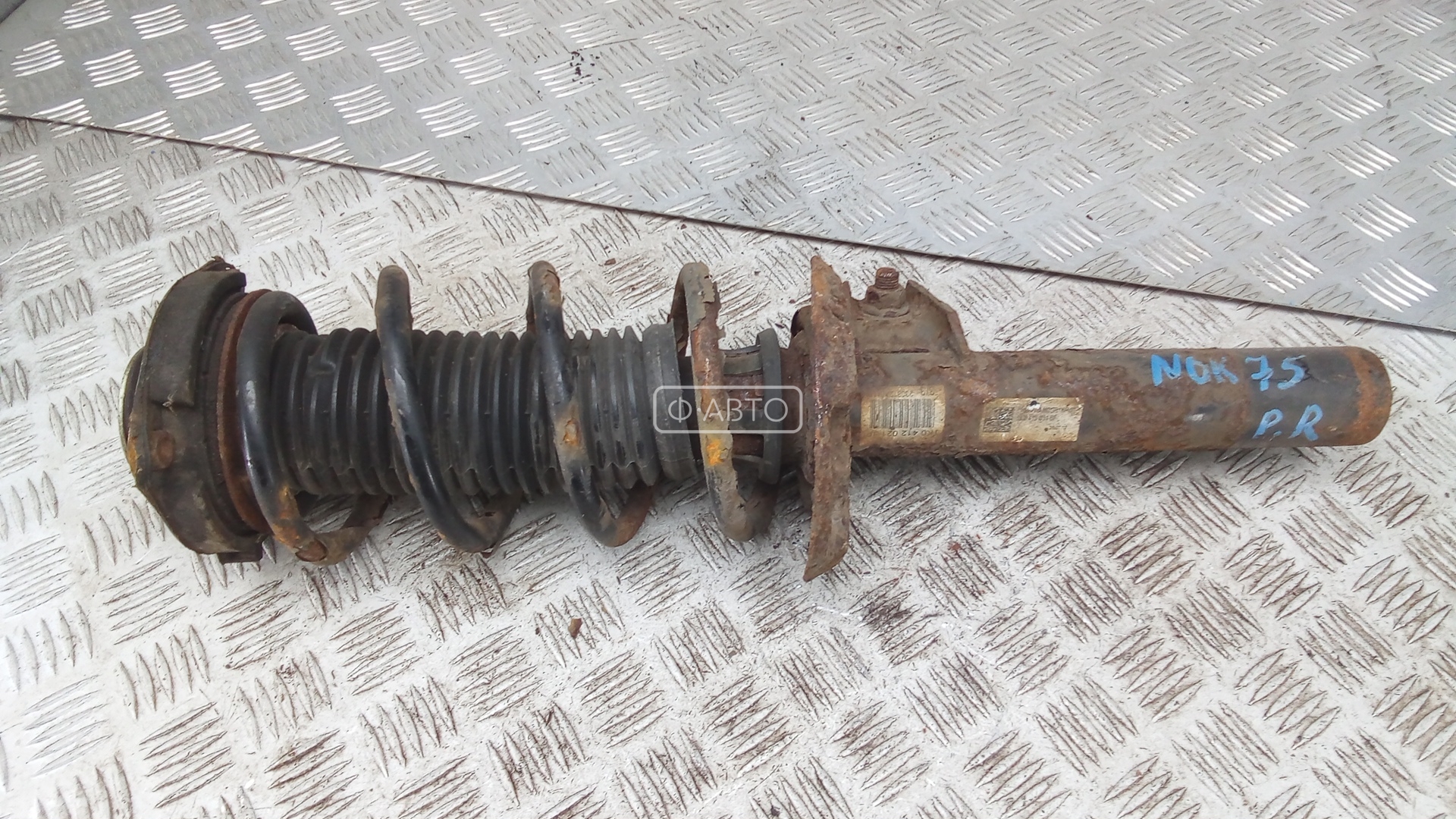 Стойка передняя правая