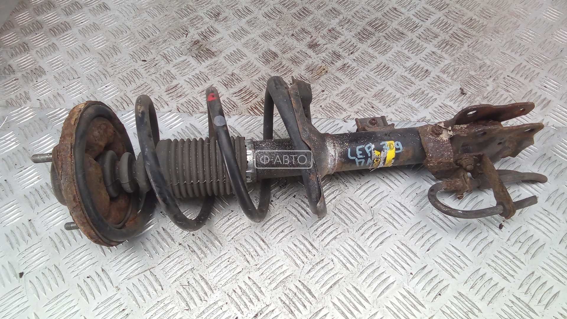 Стойка передняя левая