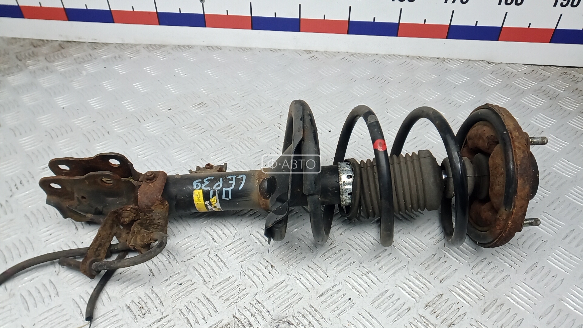 Стойка передняя правая