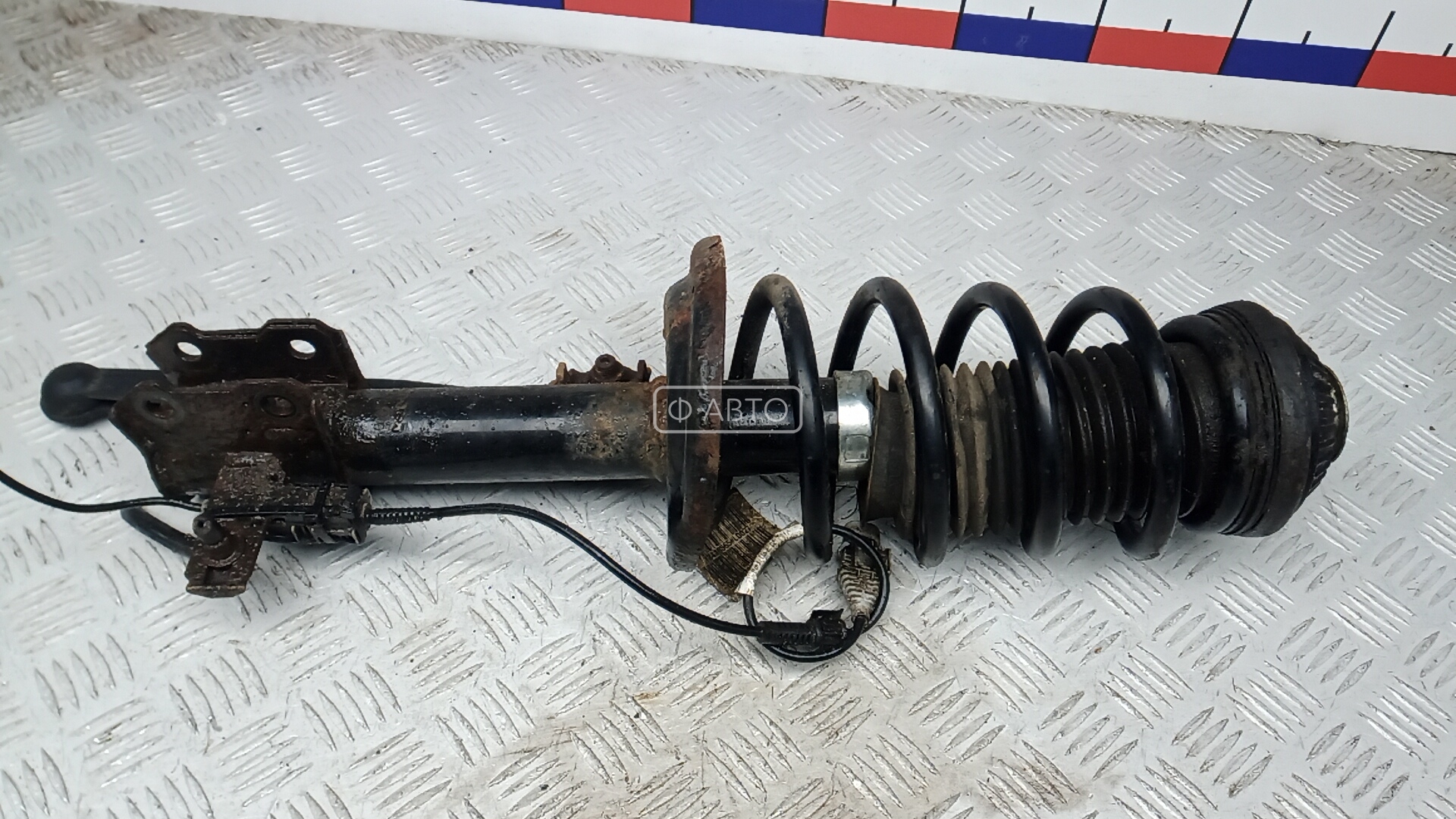 Стойка передняя правая