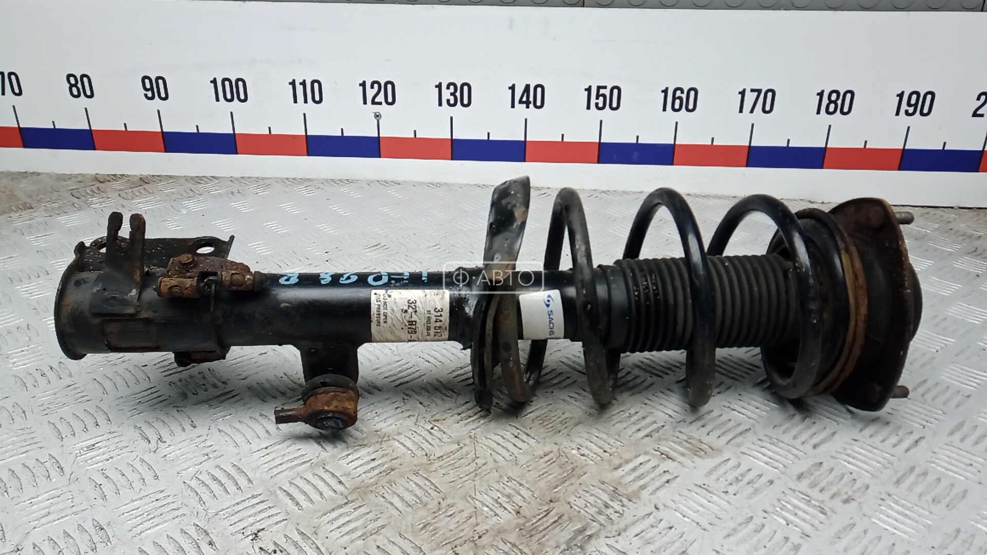 Стойка передняя правая