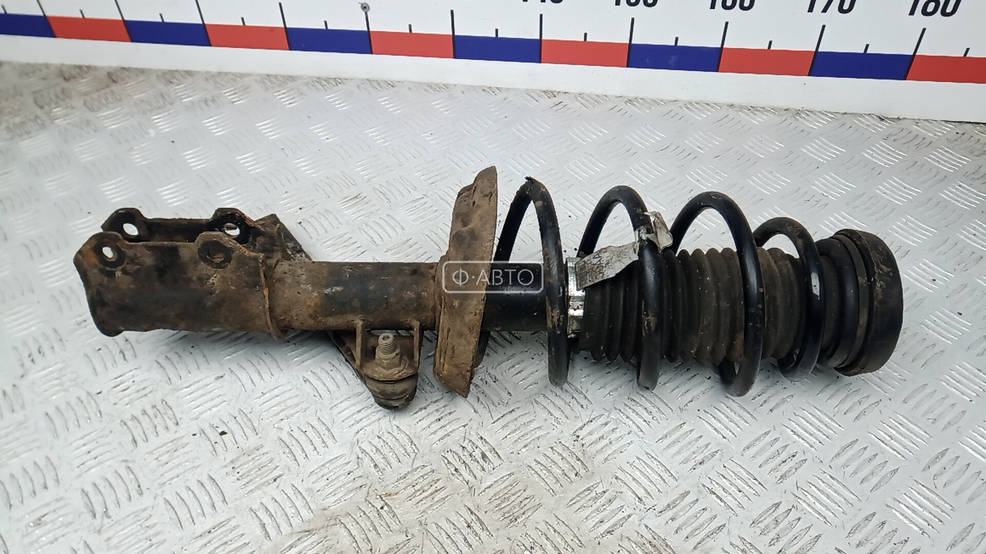 Стойка передняя левая