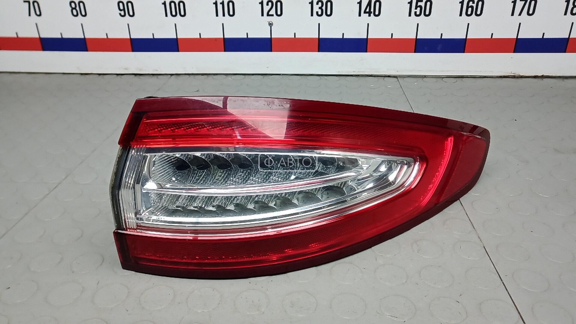 Фонарь задний правый