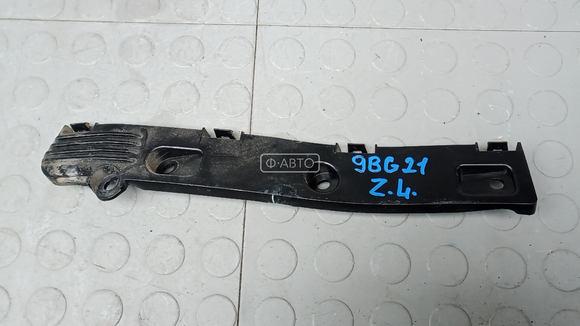 Крепление бампера заднее