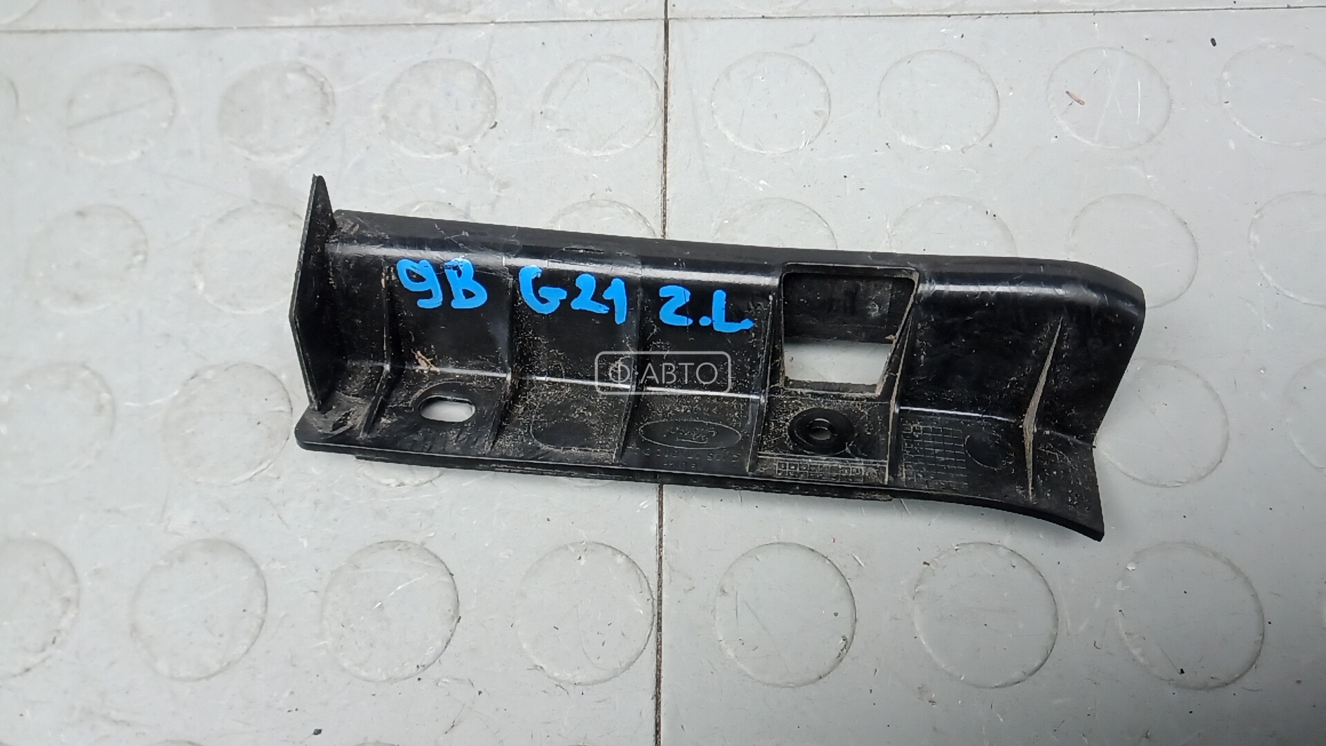 Крепление бампера заднее