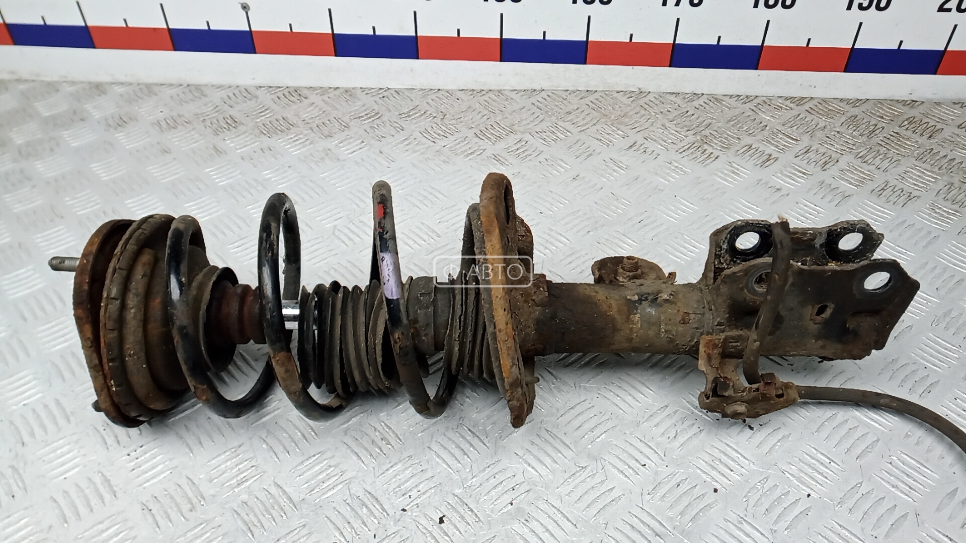 Стойка передняя правая