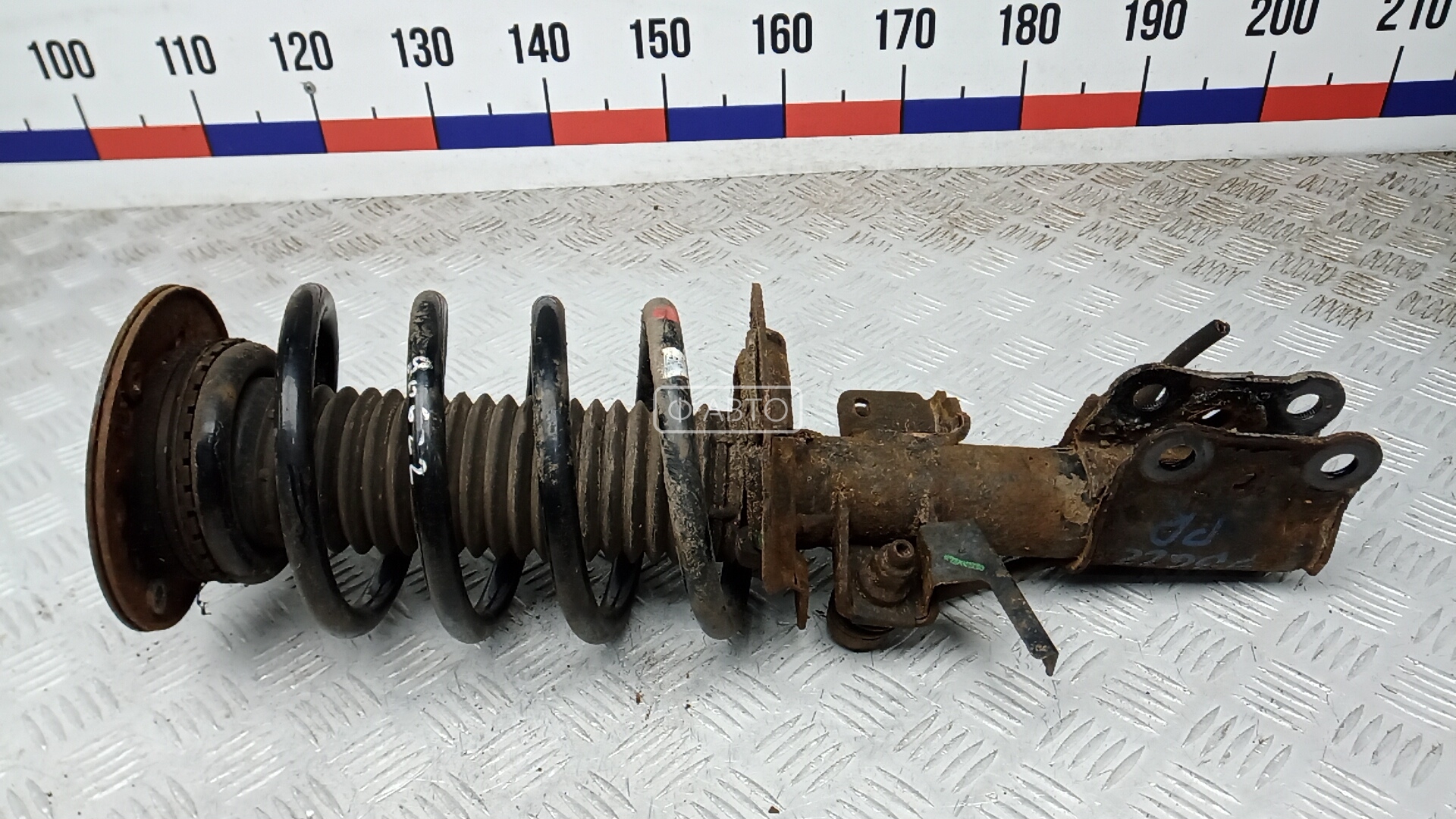 Стойка передняя правая