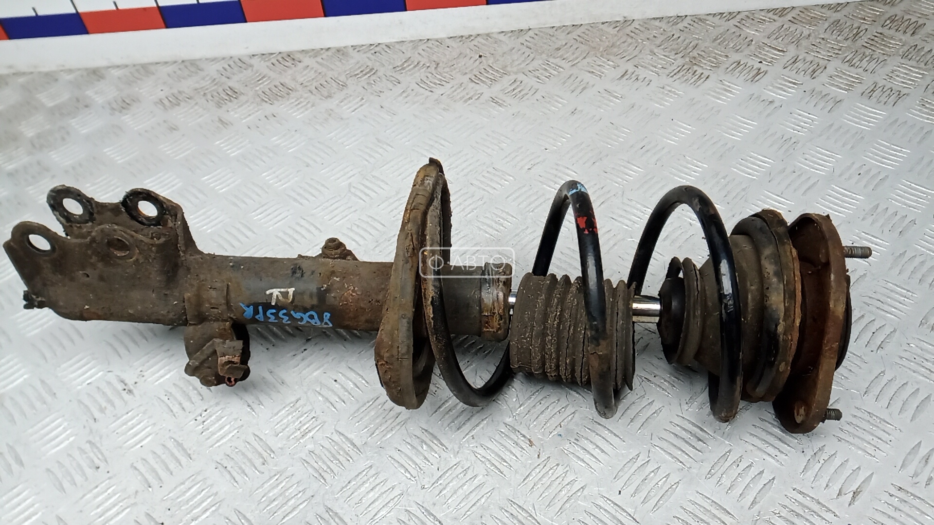 Стойка передняя правая