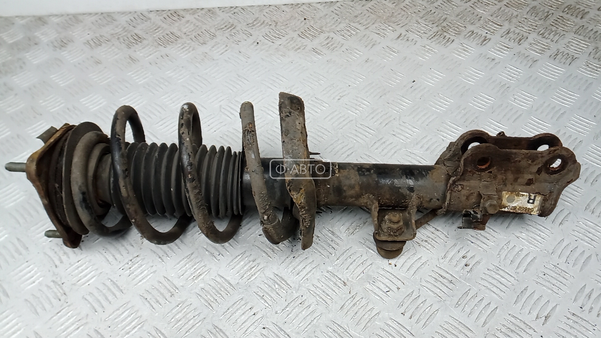 Стойка передняя правая