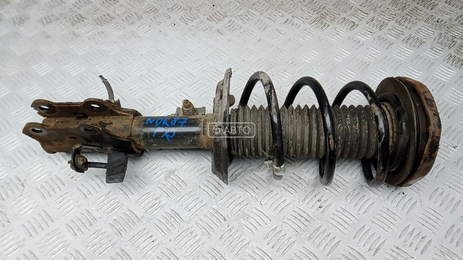 Стойка передняя правая