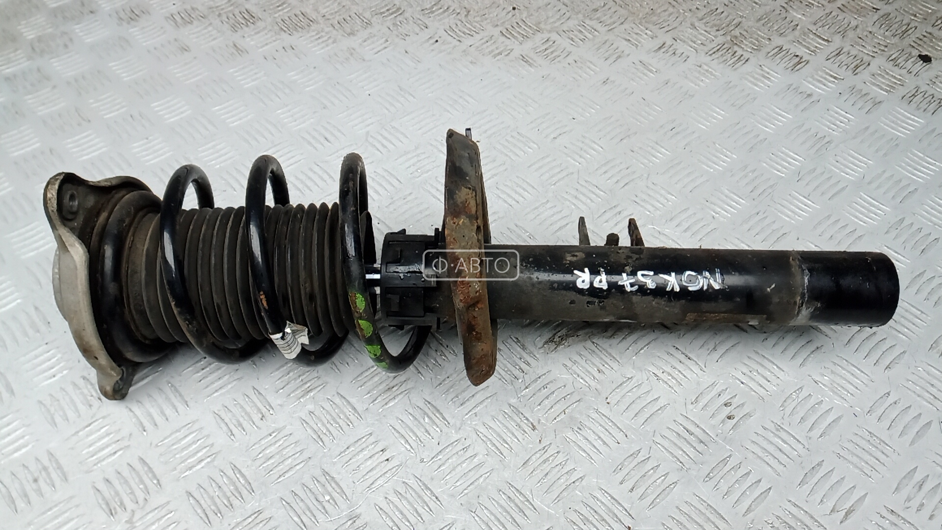 Стойка передняя правая