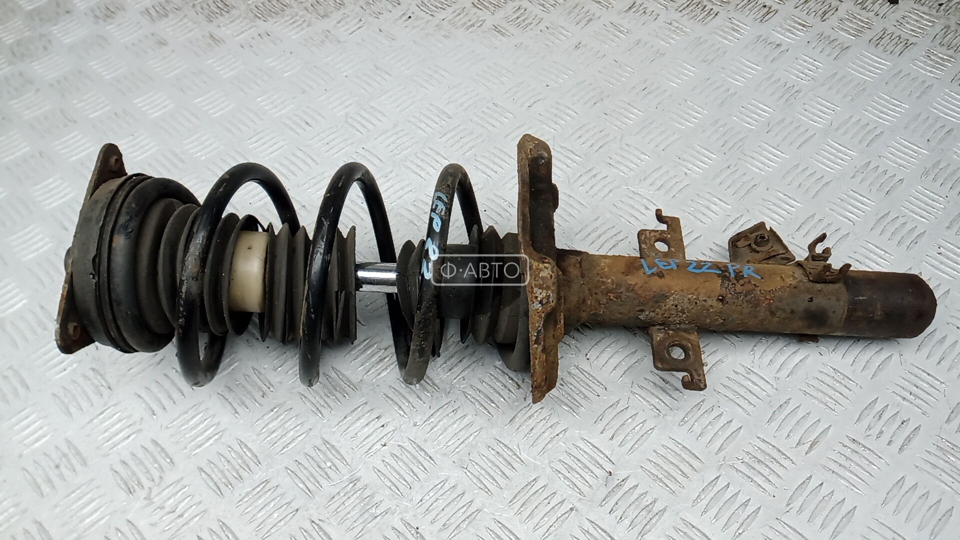 Стойка передняя правая