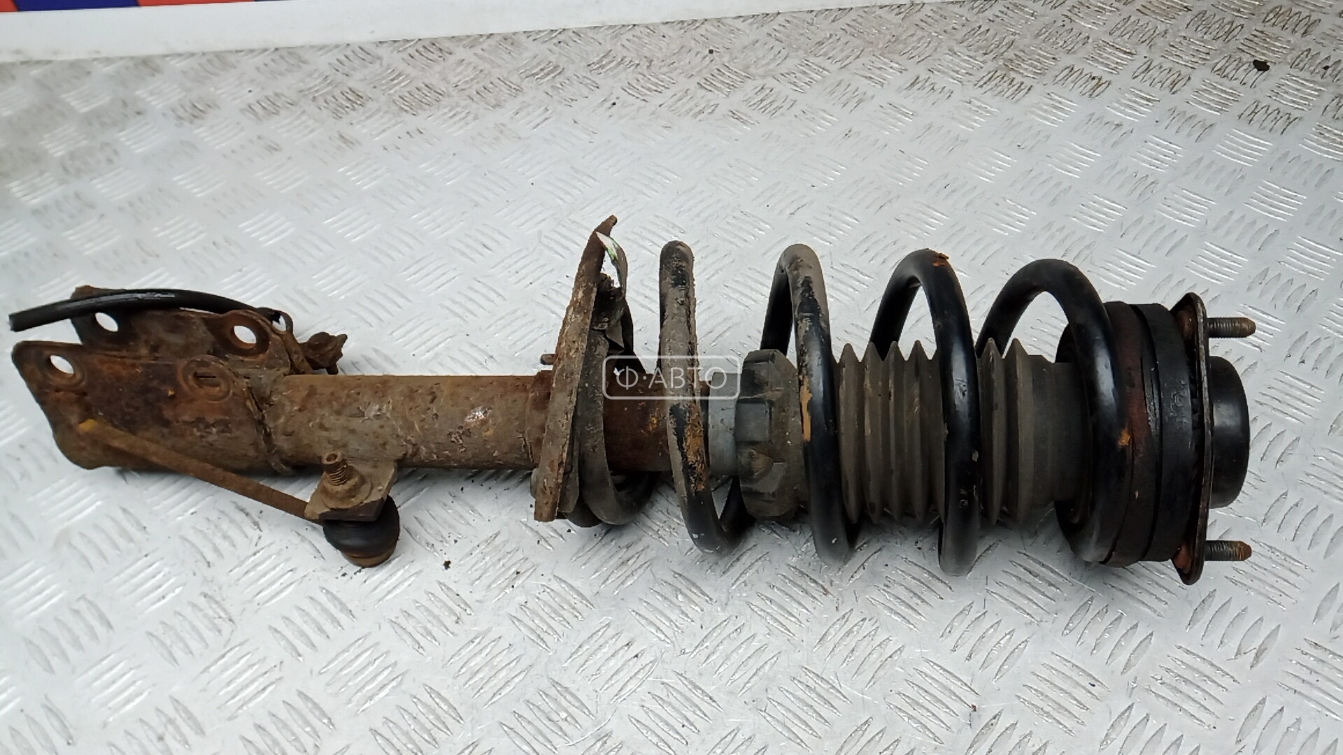 Стойка передняя левая