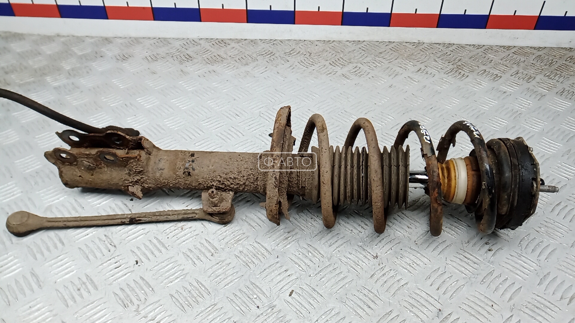 Стойка передняя левая