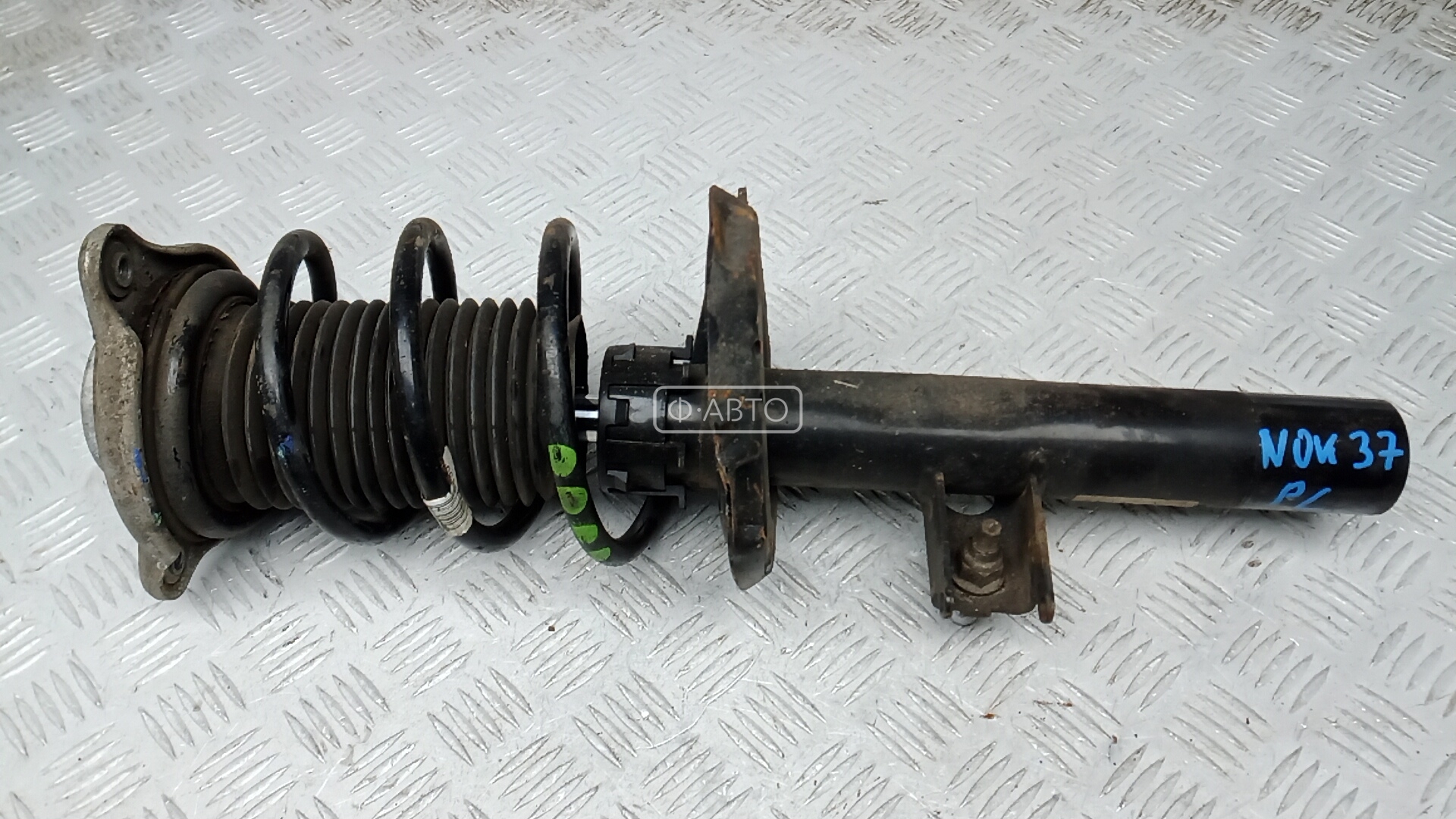 Стойка передняя левая