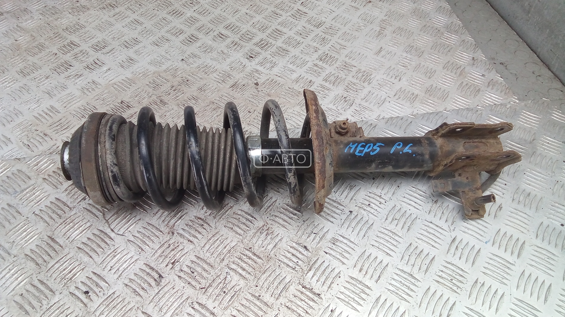 Стойка передняя левая