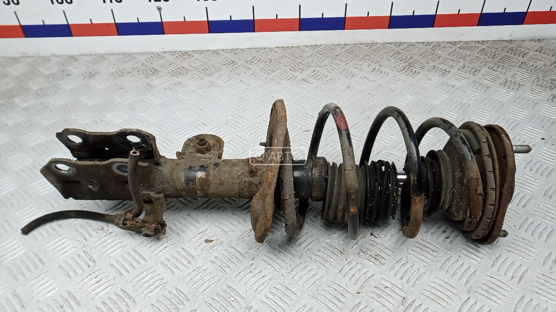 Стойка передняя левая