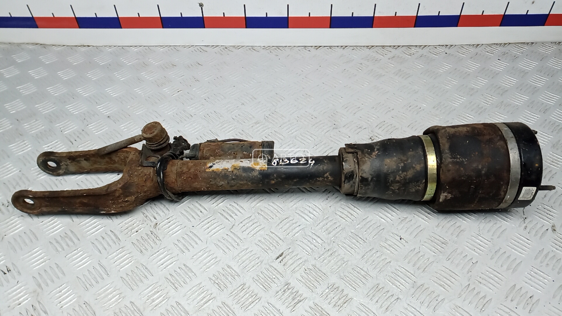 Стойка передняя правая