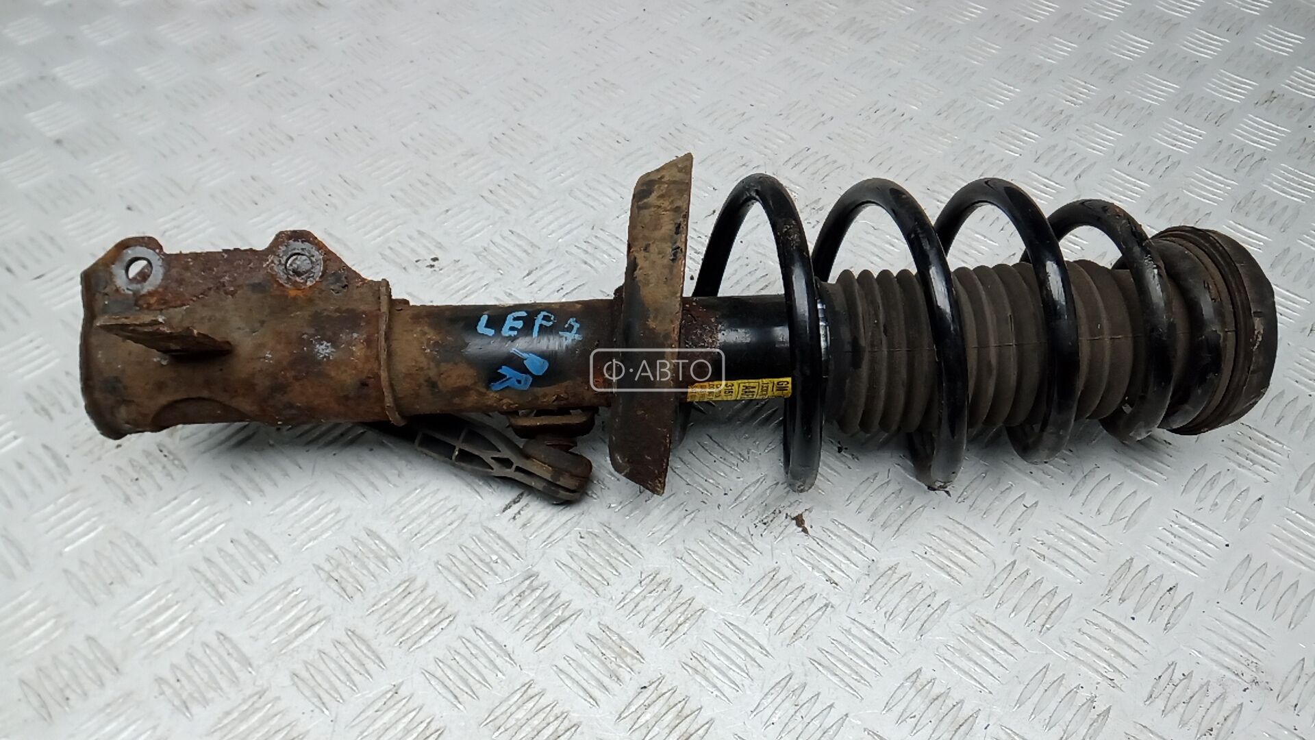 Стойка передняя правая