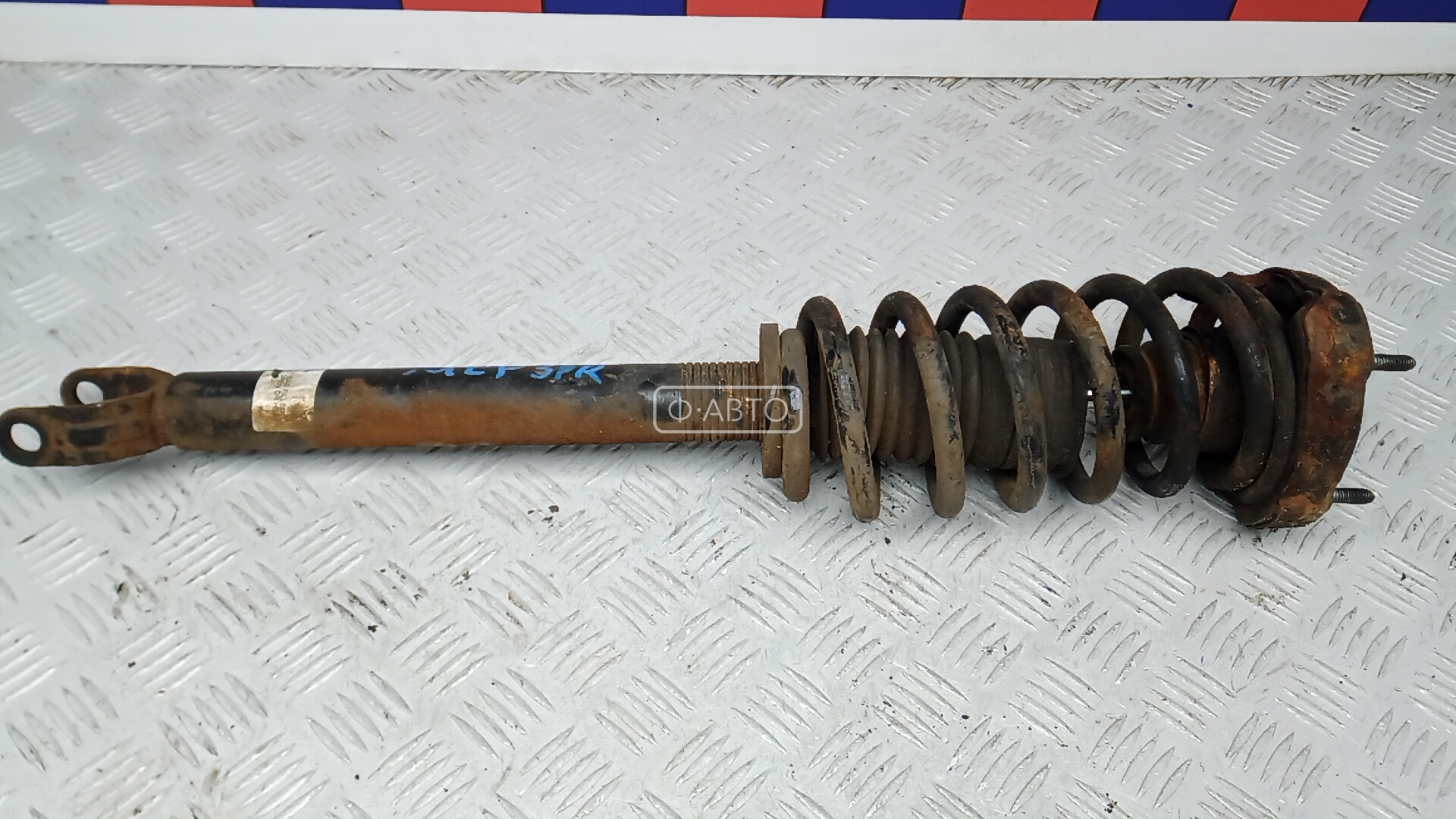 Стойка передняя правая