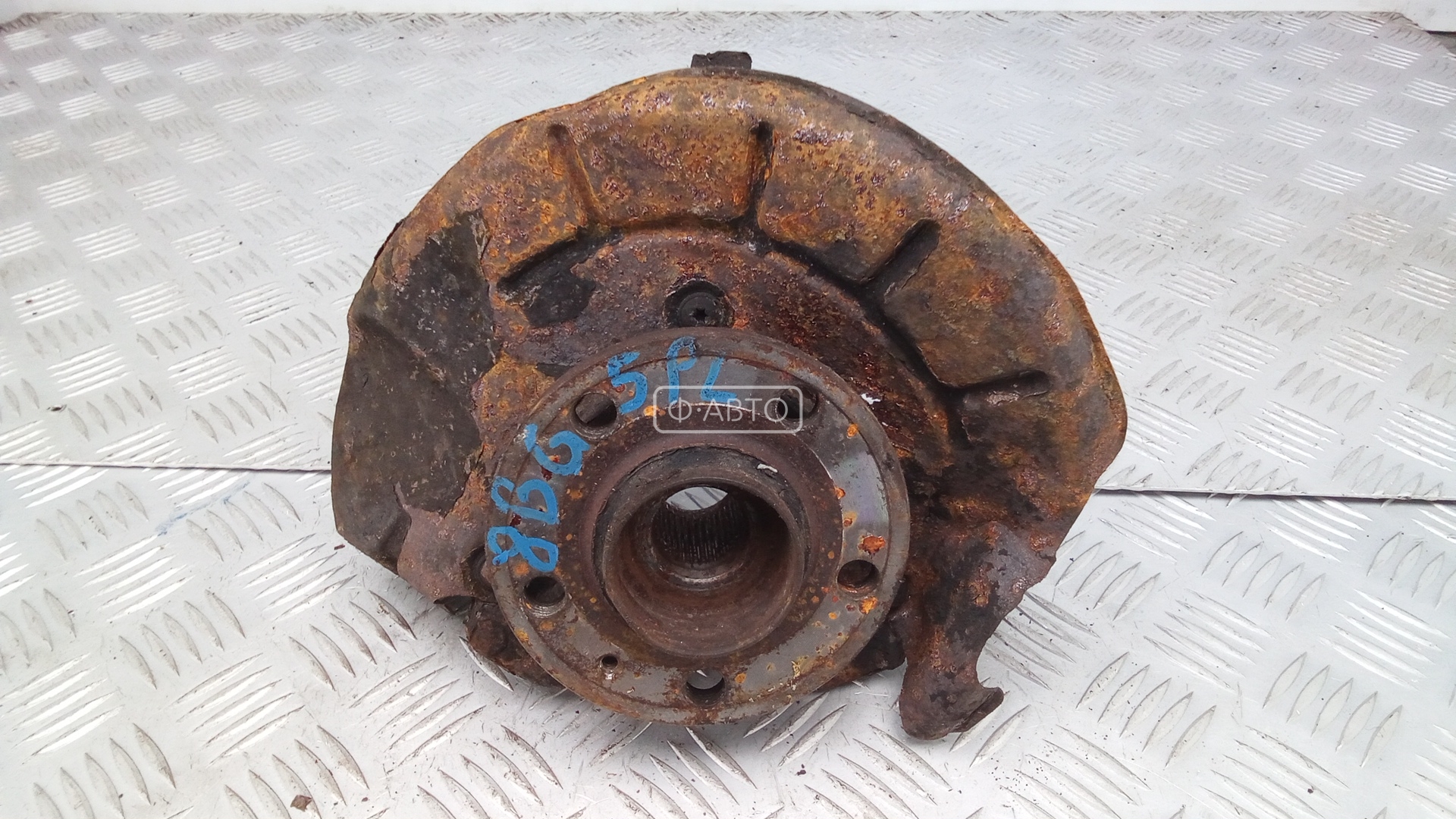 Ступица передняя левая