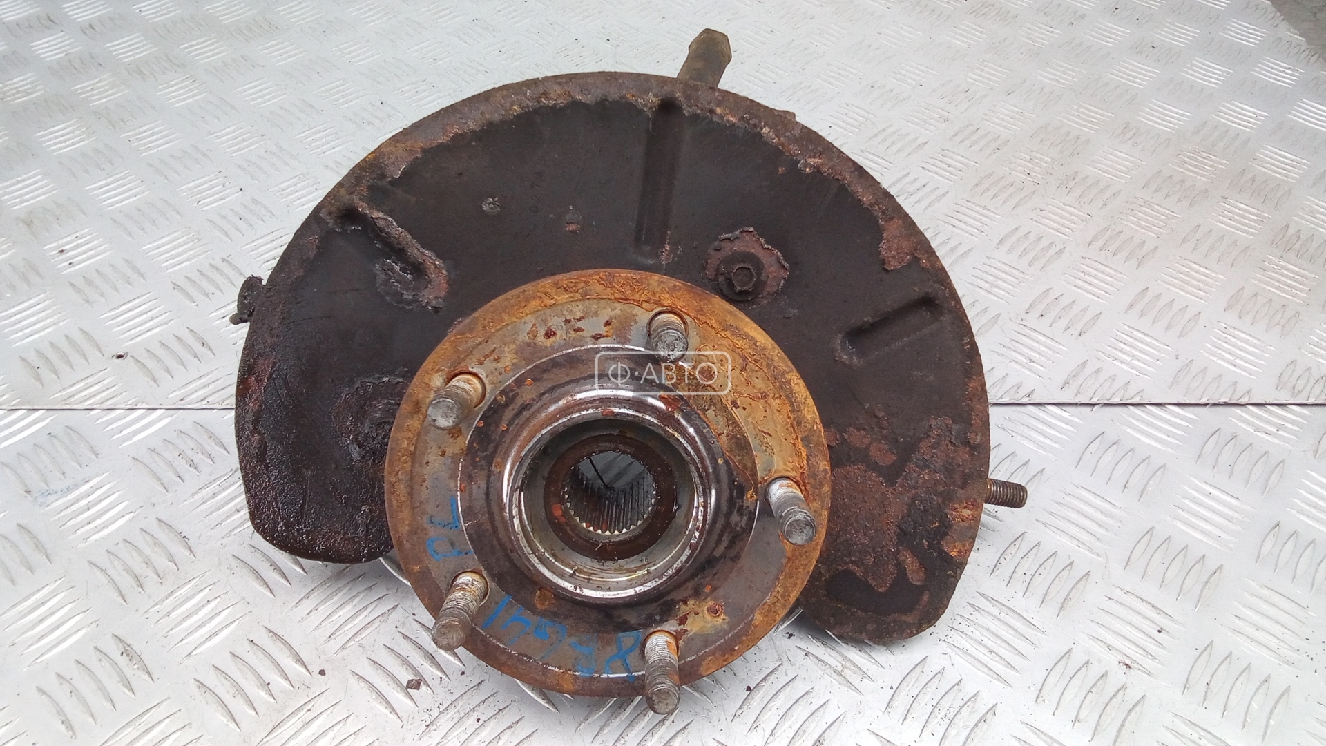 Ступица передняя левая