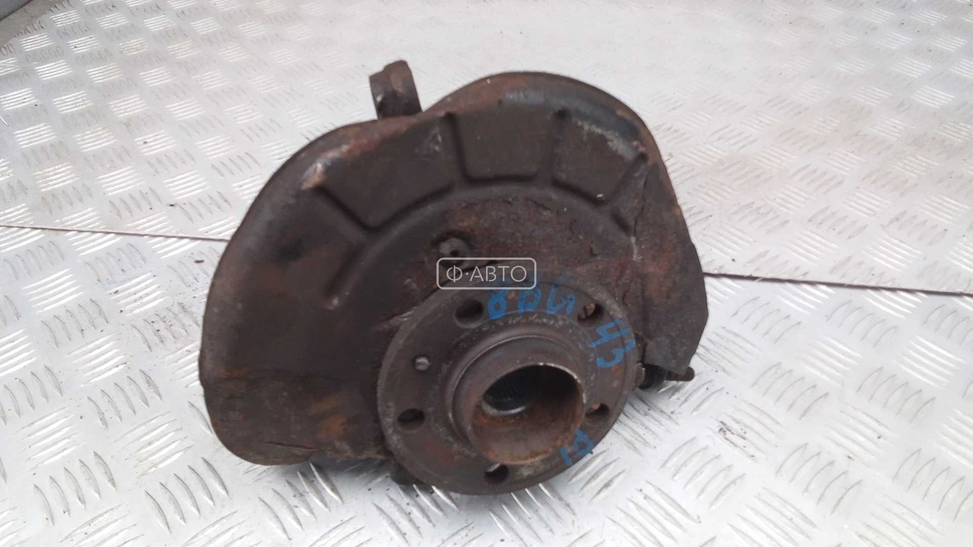 Ступица передняя левая