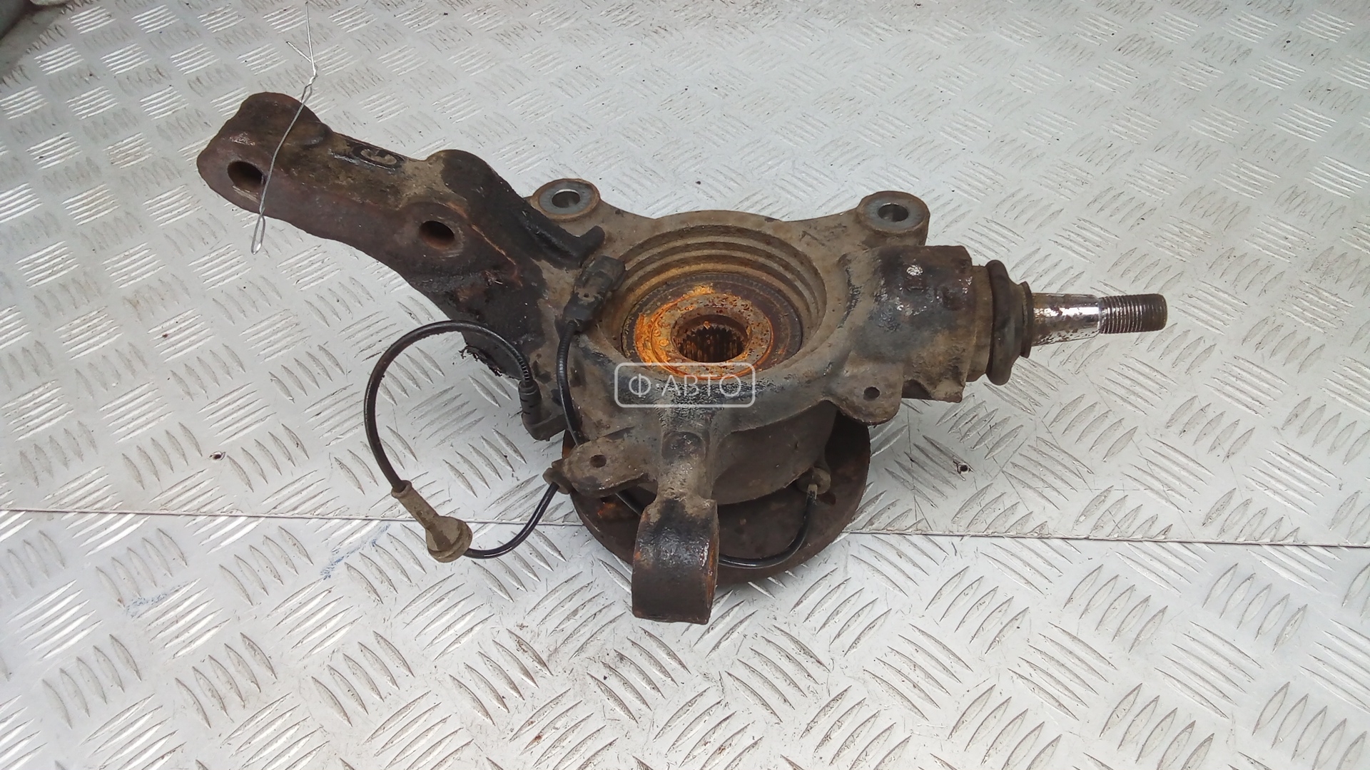 Ступица передняя левая