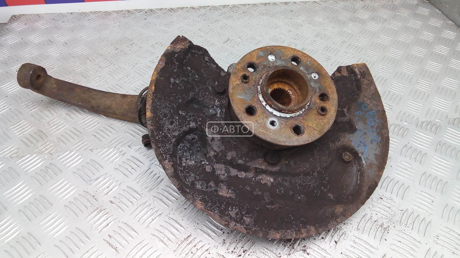 Ступица передняя левая