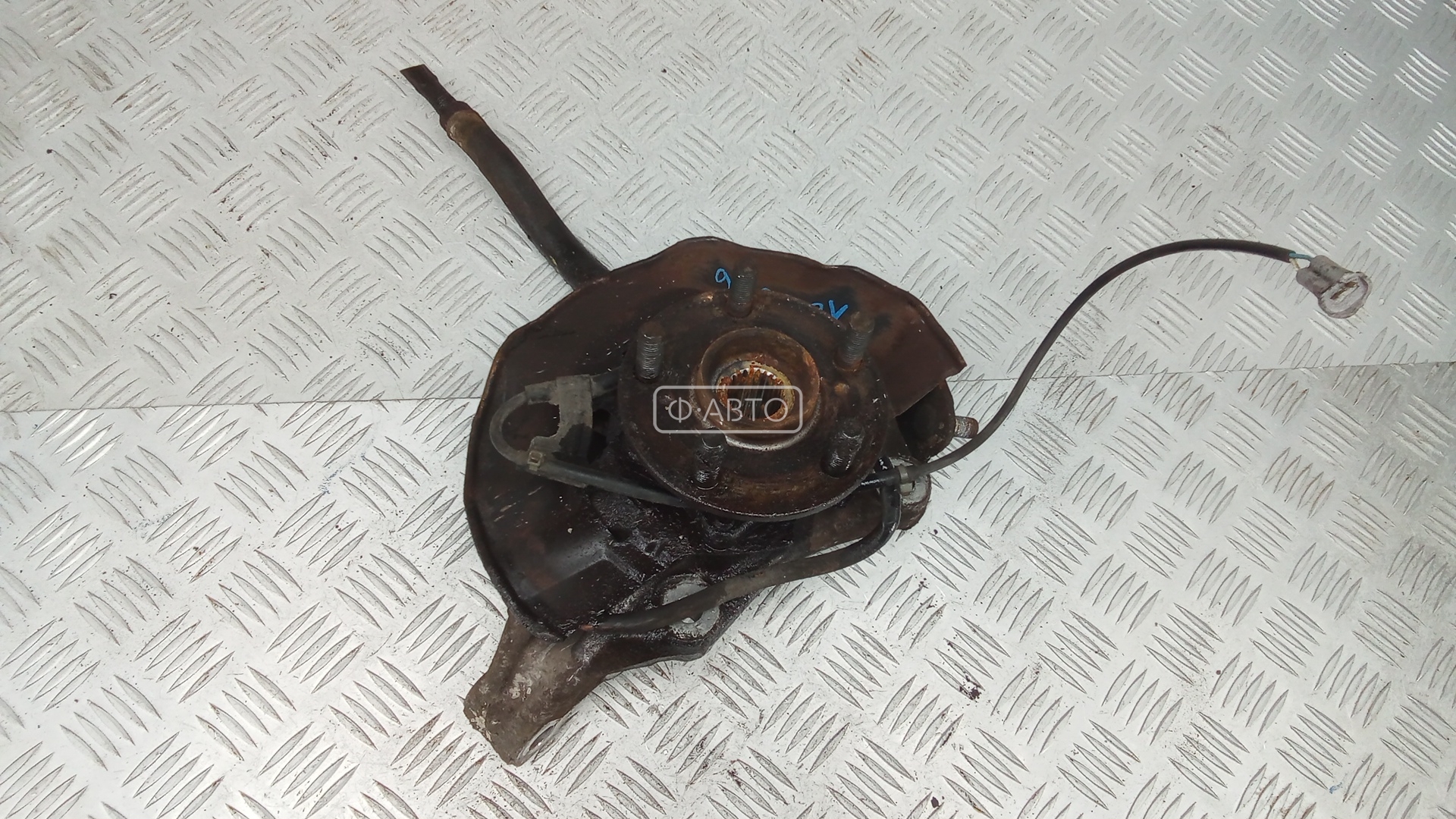 Ступица передняя левая