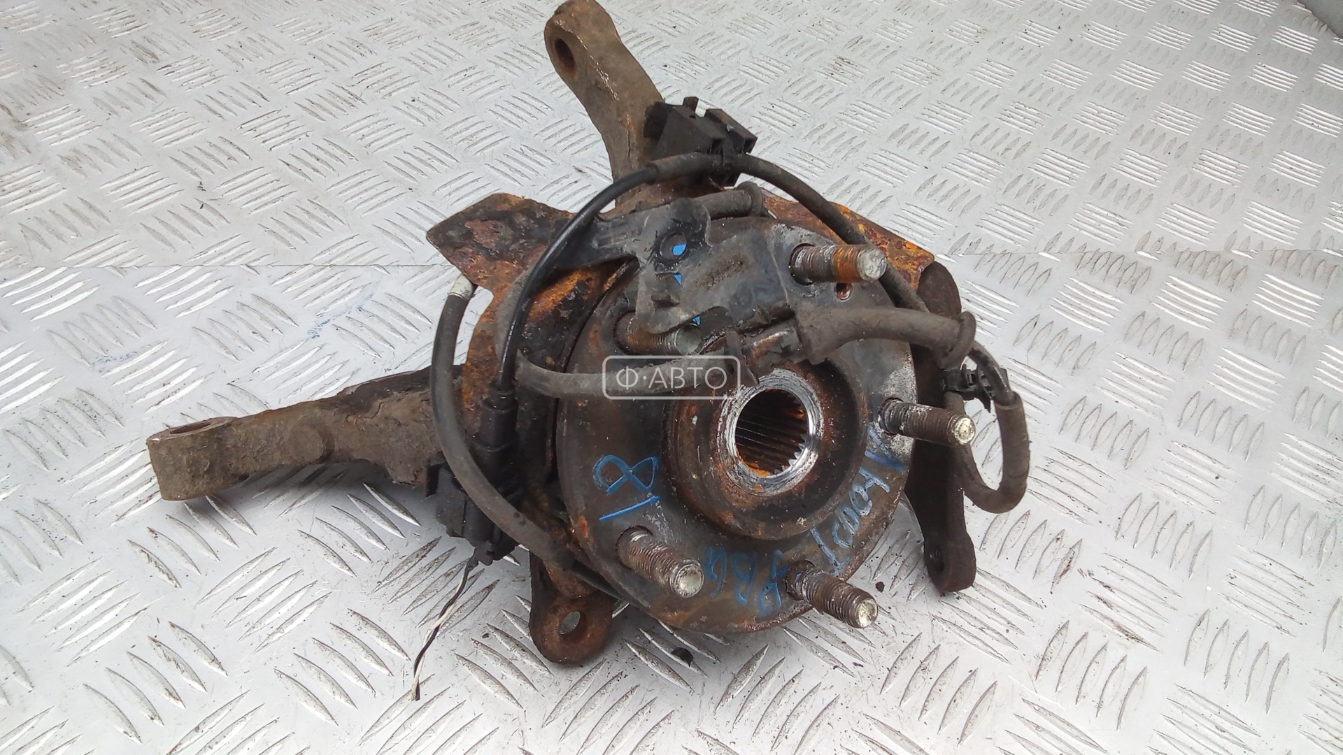 Ступица передняя левая