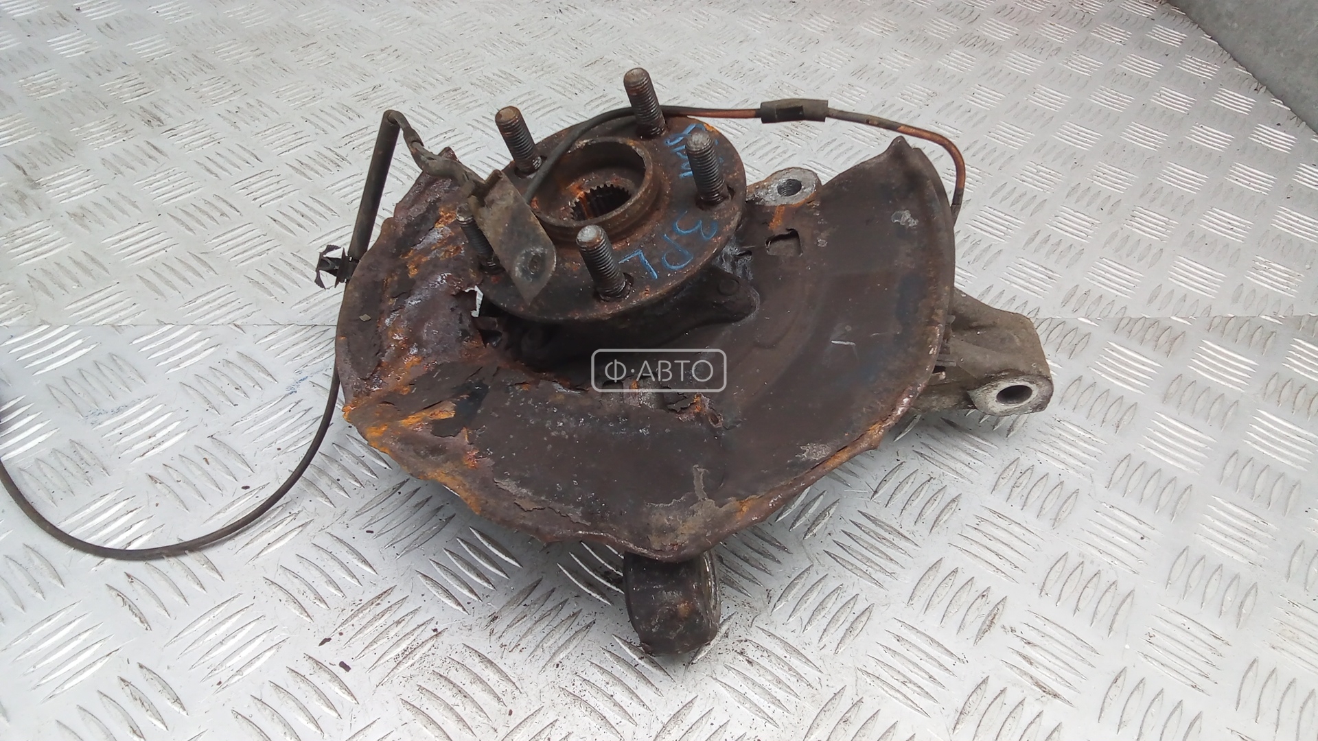 Ступица передняя левая