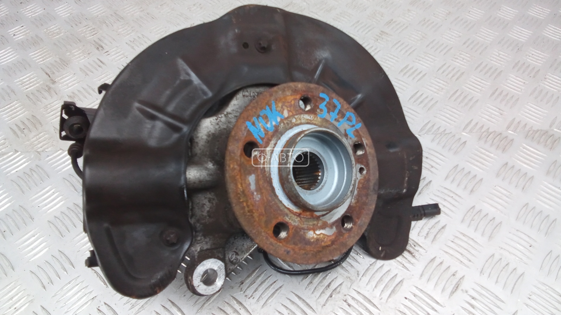 Ступица передняя левая