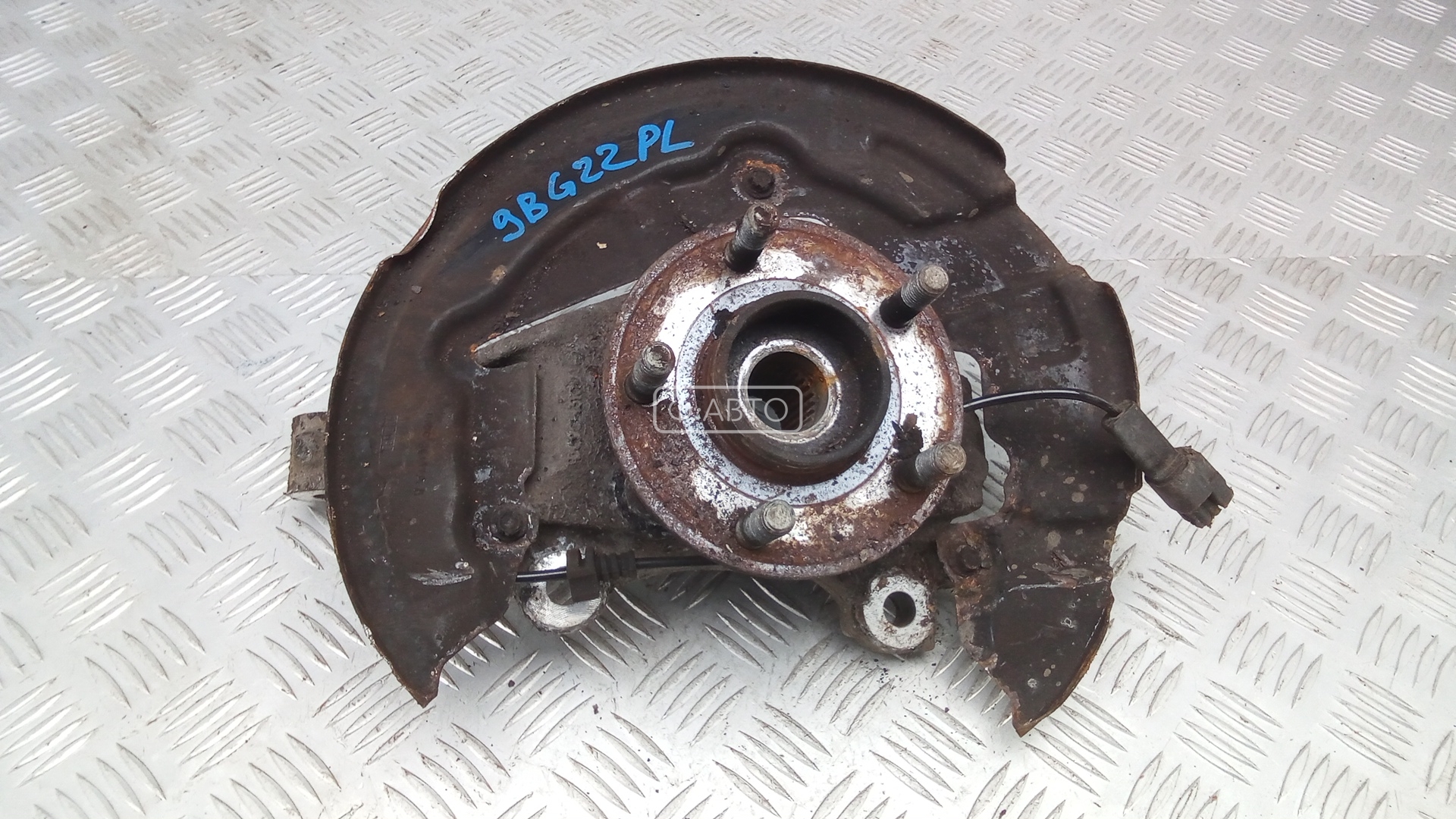 Ступица передняя левая