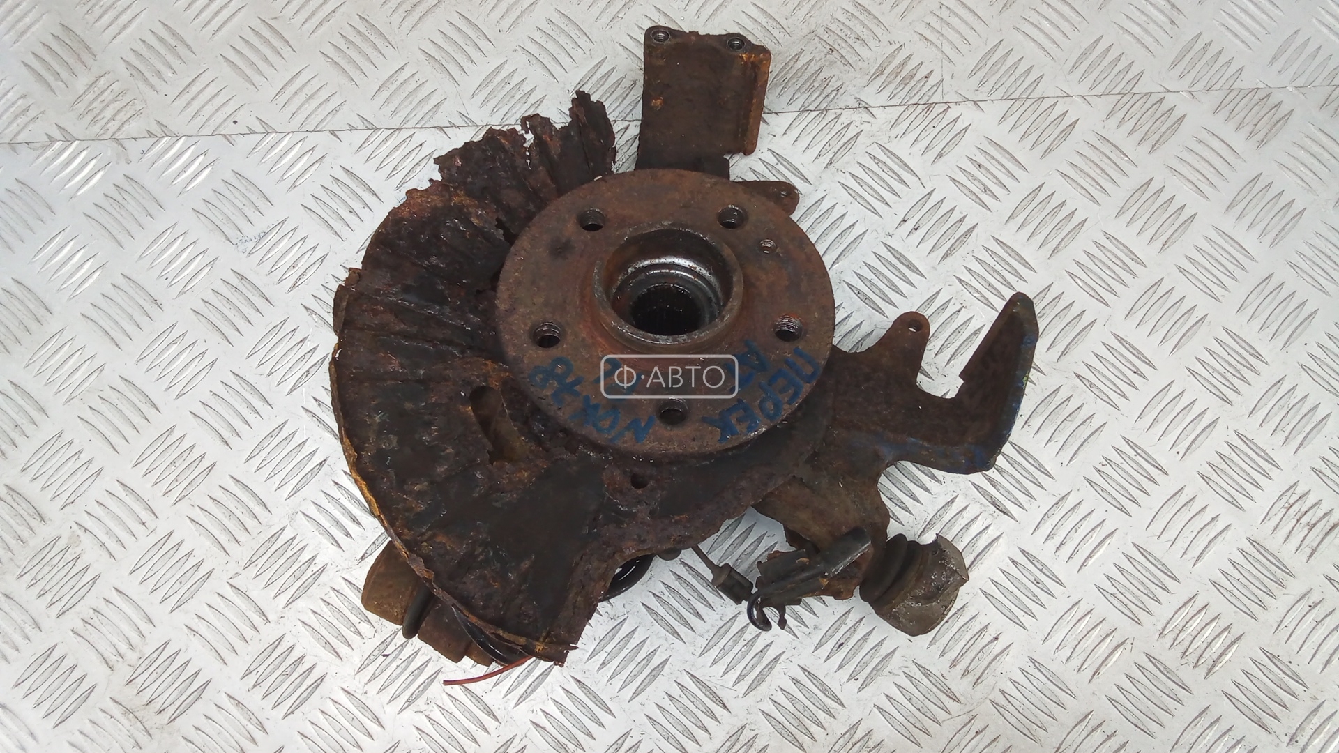 Ступица передняя левая