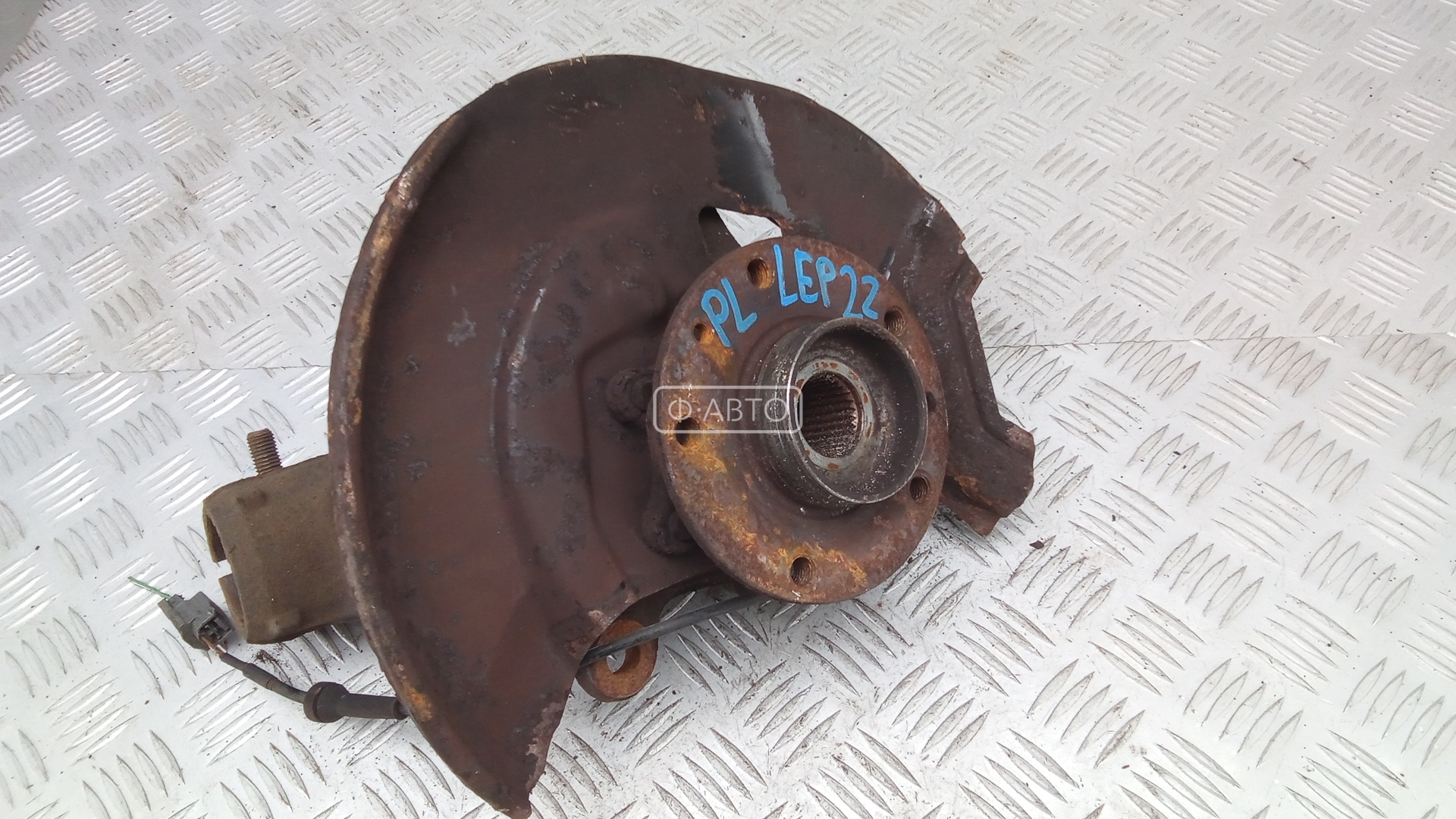 Ступица передняя левая