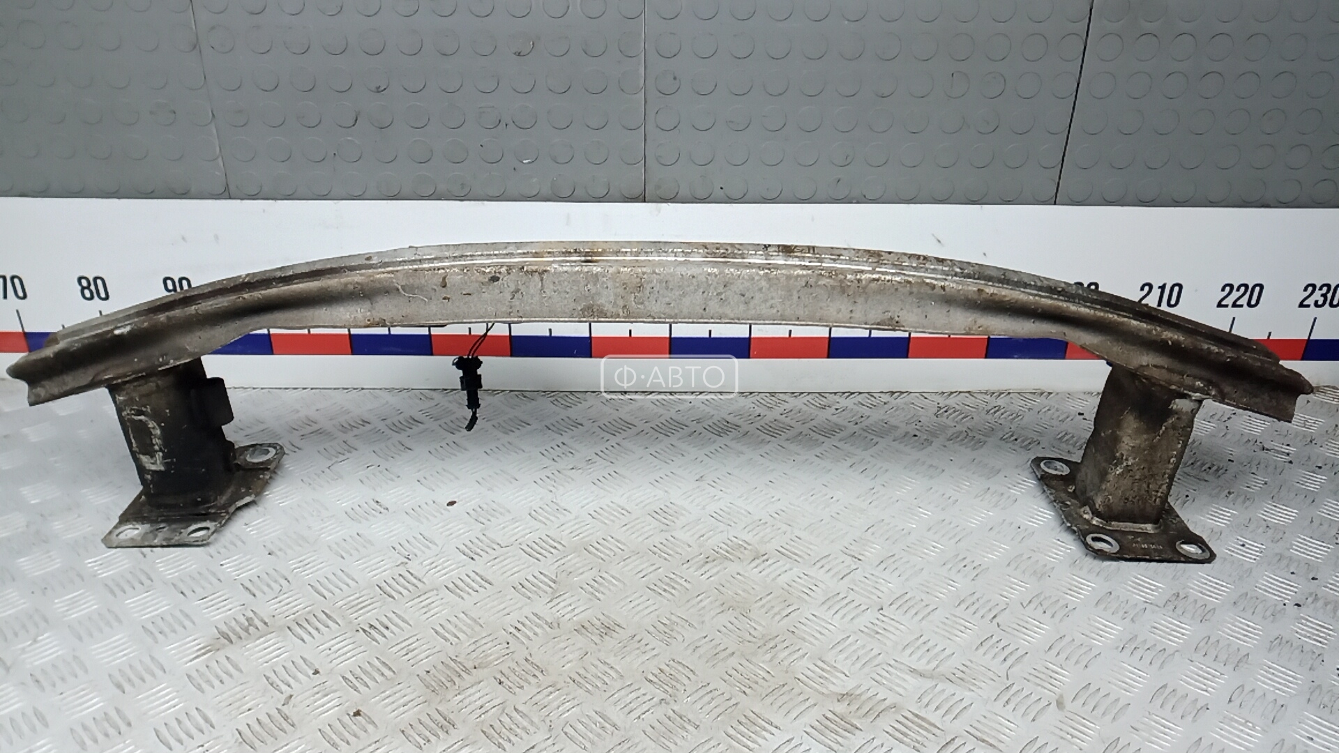 Усилитель бампера передний (кронштейн)