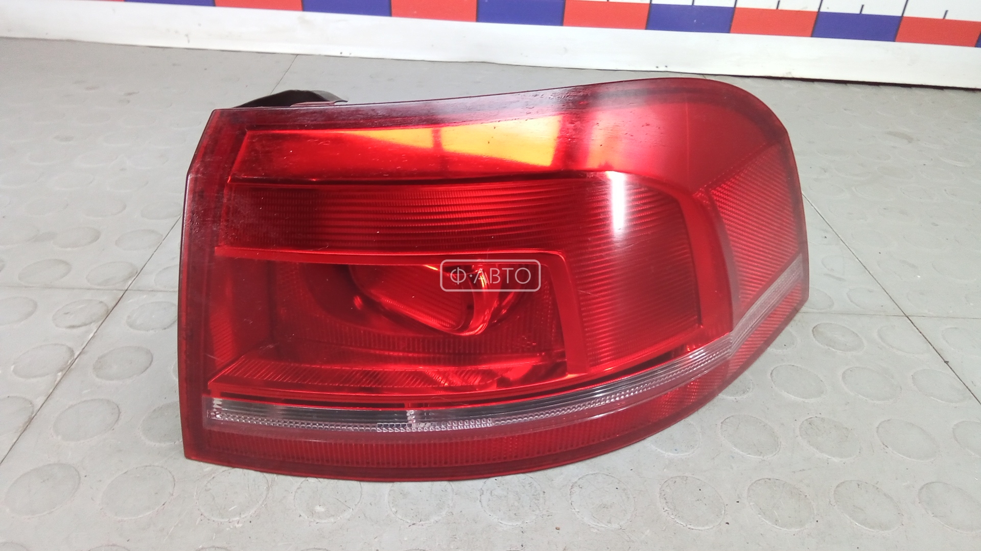 Фонарь задний правый