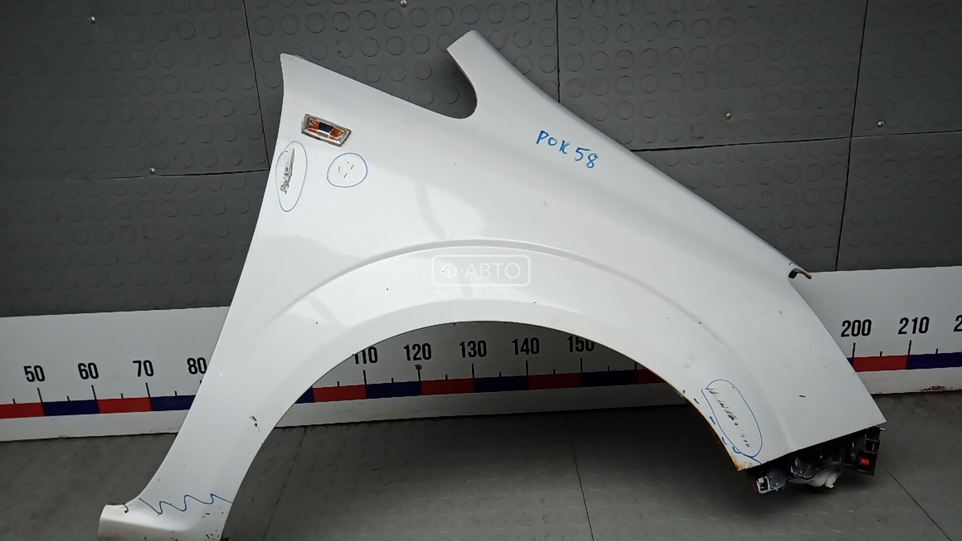 Крыло переднее правое