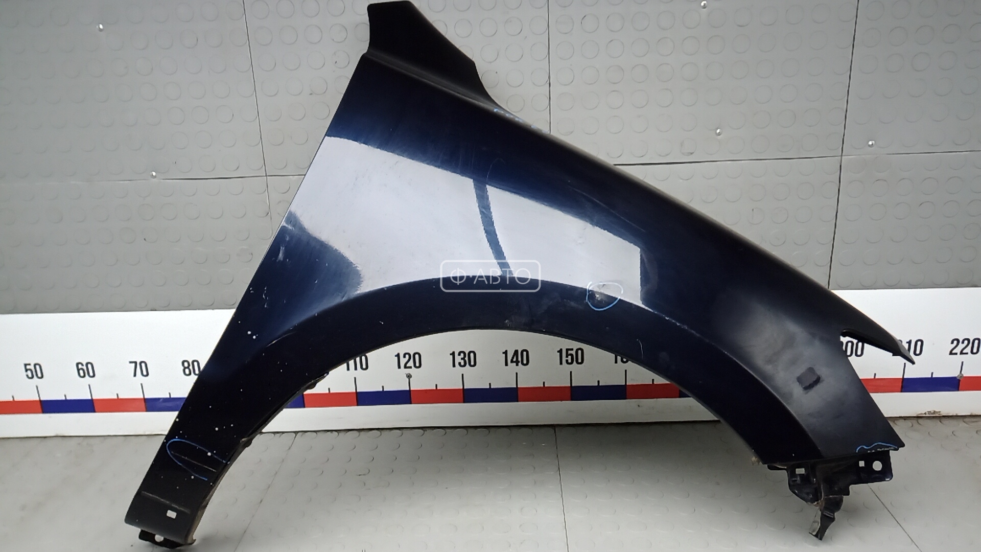 Крыло переднее правое