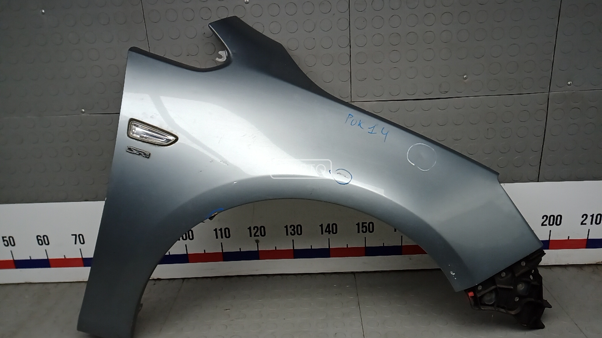 Крыло переднее правое